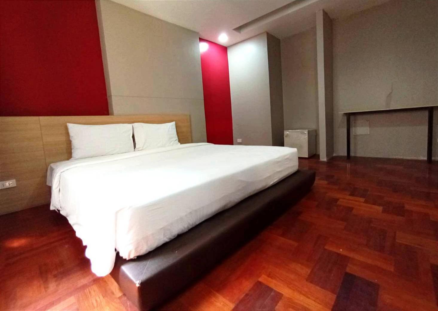 Go Inn Silom Bts Surasak X โกอินน์ สีลม บีทีเอส สถานีสุรศักดิ์ Bangkok Extérieur photo