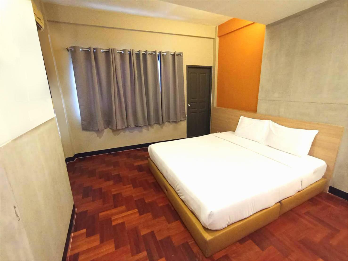 Go Inn Silom Bts Surasak X โกอินน์ สีลม บีทีเอส สถานีสุรศักดิ์ Bangkok Extérieur photo